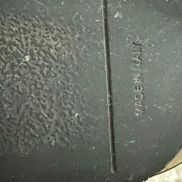 Fendi Black Leather Slides with Gold Logo Hardware - Picture 7 of 7